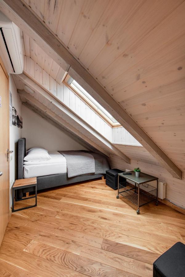 Small Attic Rooms In Kaunas Old Town Buitenkant foto
