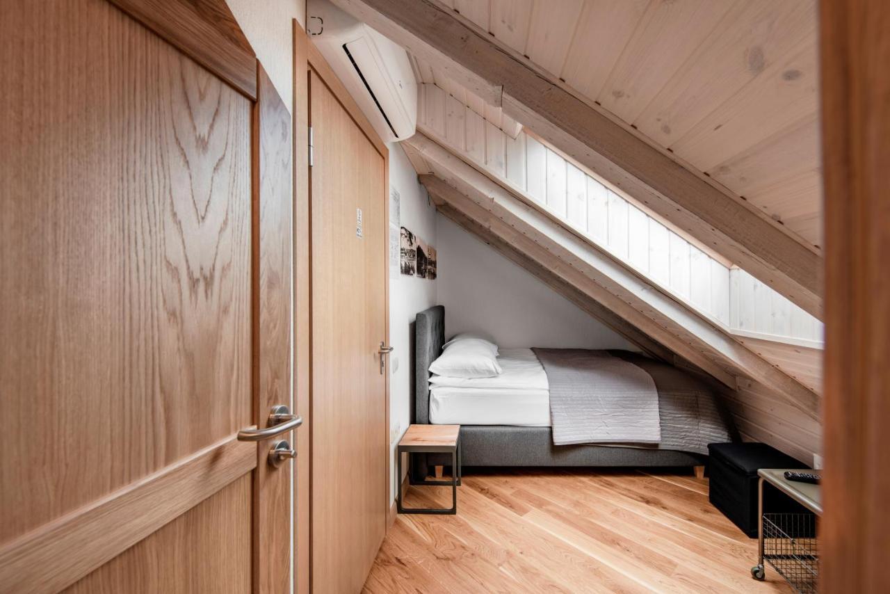 Small Attic Rooms In Kaunas Old Town Buitenkant foto