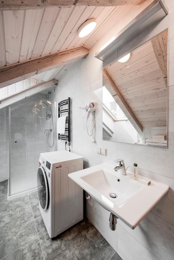 Small Attic Rooms In Kaunas Old Town Buitenkant foto