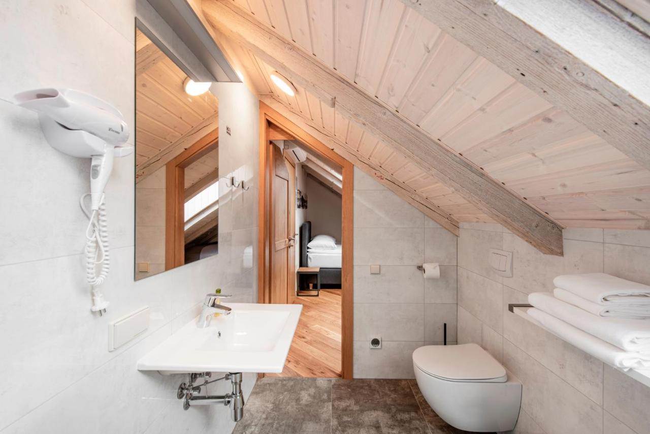 Small Attic Rooms In Kaunas Old Town Buitenkant foto