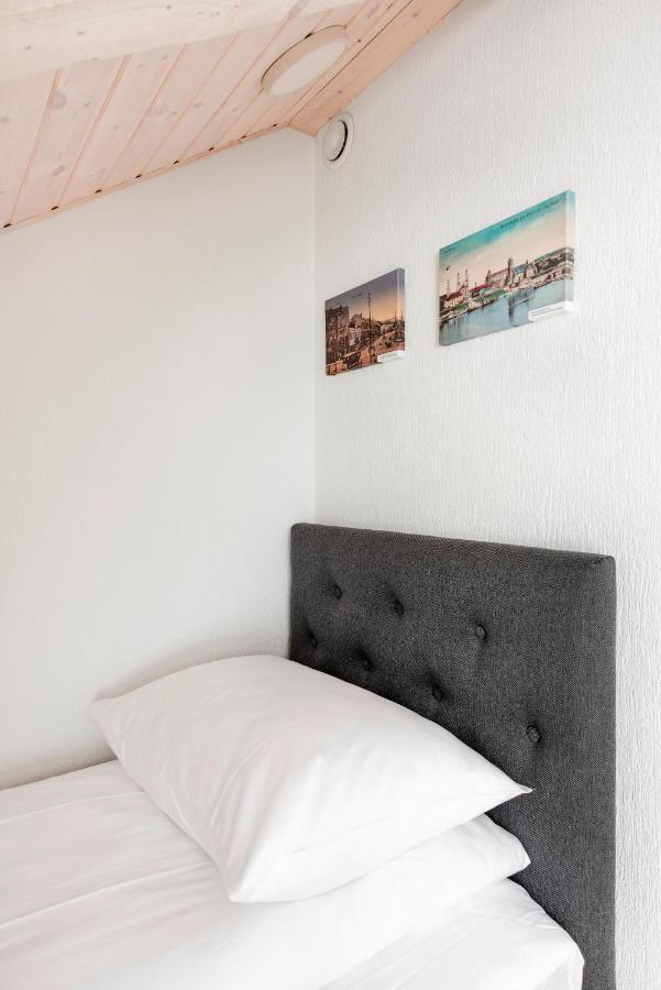Small Attic Rooms In Kaunas Old Town Buitenkant foto